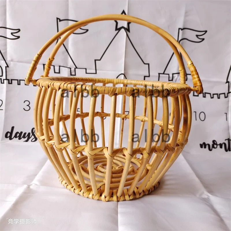 Photography Background - Sedia Rotonda in Rattan Stile Retrò